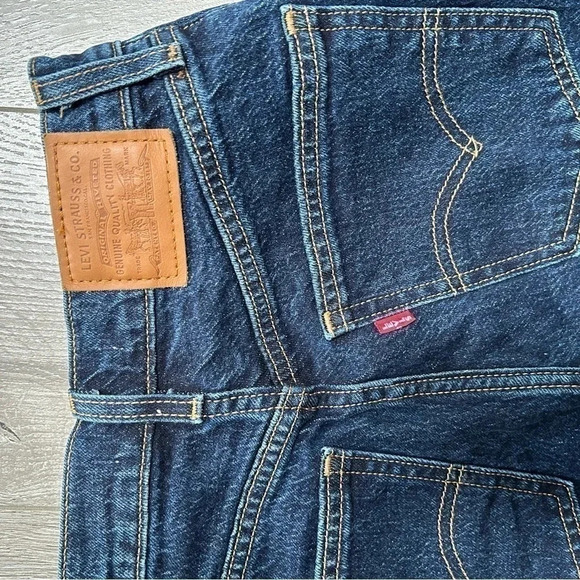 ☀️ Summer blowout ☀️LEVI’S high waisted slim straight leg  jeans! NWOT - Picture 4 of 4
